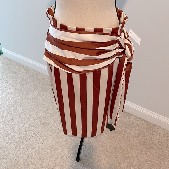 LIMITED EDITION! Collection! Graceful Brown And White Striped Size 10 Skirt! - Picture 1 of 6